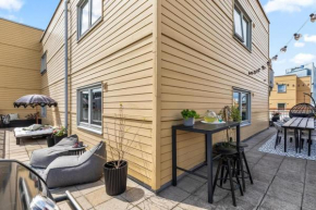 DINBNB APARTMENTS l Unbeatable Location l Priv Rooftop l Self Check-in